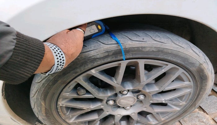 2014 Hyundai Grand i10 SPORTZ 1.1 CRDI, Diesel, Manual, 1,48,606 km, tyre