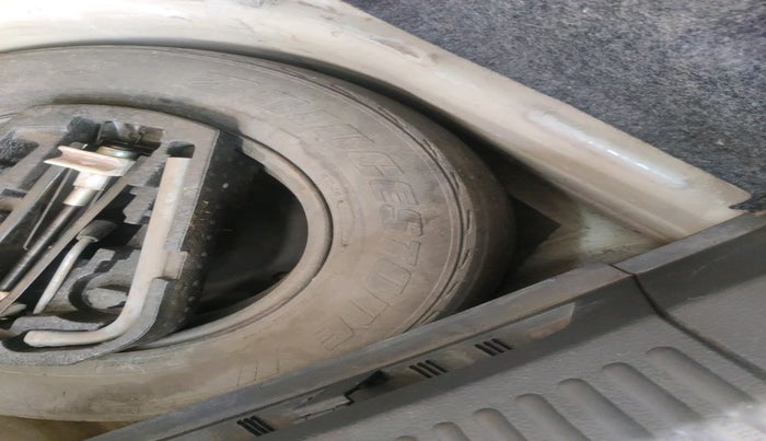 2012 Volkswagen Polo COMFORTLINE 1.2L, Diesel, Manual, 1,14,508 km, tyre