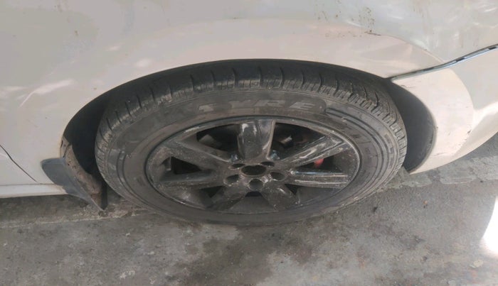 2012 Volkswagen Polo COMFORTLINE 1.2L, Diesel, Manual, 1,14,508 km, tyre