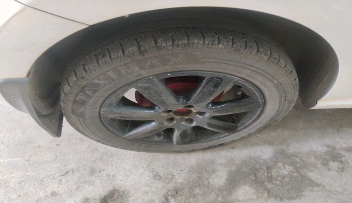 2012 Volkswagen Polo COMFORTLINE 1.2L, Diesel, Manual, 1,14,508 km, tyre