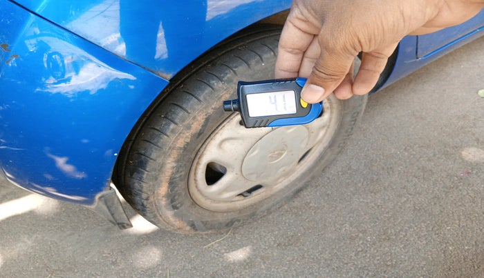 2011 Chevrolet Beat LT PETROL, Petrol, Manual, 57,637 km, tyre