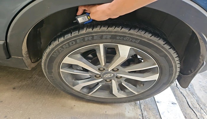 2021 Mahindra XUV300 W8 (O) 1.2 PETROL AMT, Petrol, Automatic, 42,908 km, tyre