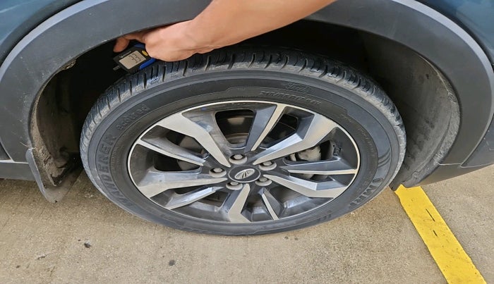 2021 Mahindra XUV300 W8 (O) 1.2 PETROL AMT, Petrol, Automatic, 42,908 km, tyre