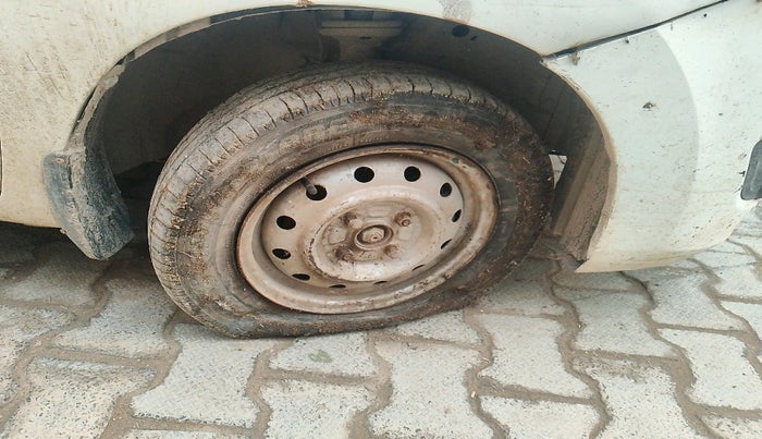 2014 Maruti Wagon R 1.0 LXI, CNG, Manual, 78,778 km, tyre