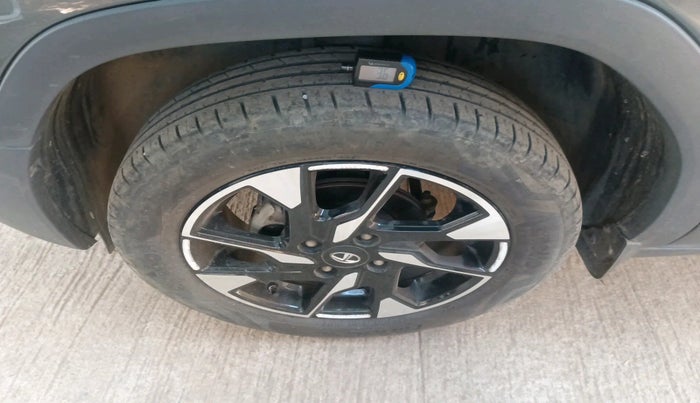 2021 Tata PUNCH CREATIVE  AMT, Petrol, Automatic, 30,857 km, tyre