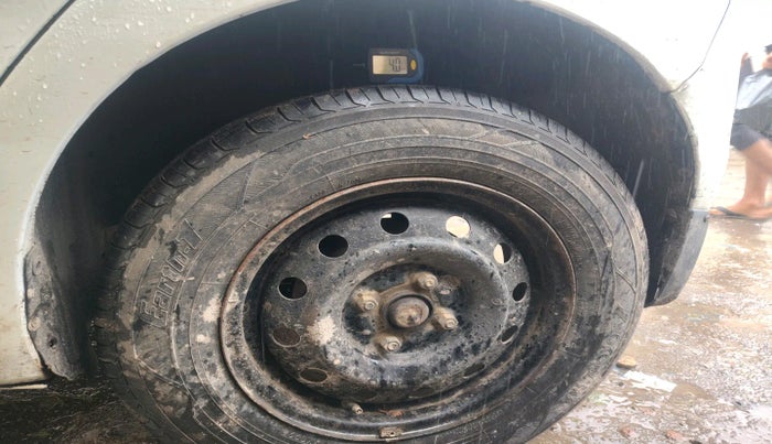 2011 Maruti Swift VXI, Petrol, Manual, 44,968 km, tyre