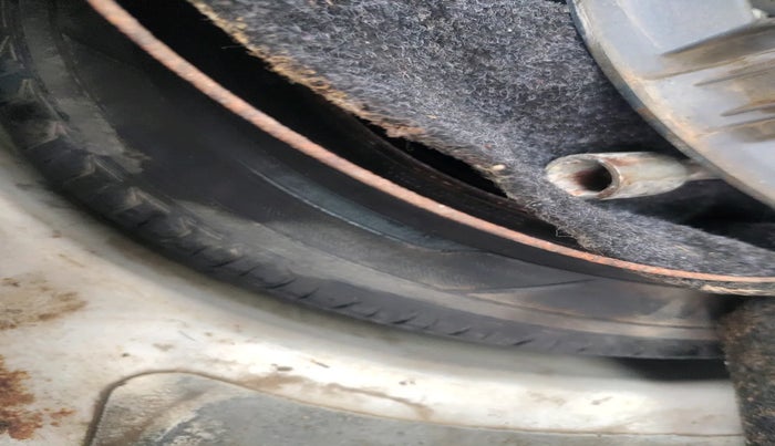 2011 Maruti Swift VXI, Petrol, Manual, 44,968 km, tyre