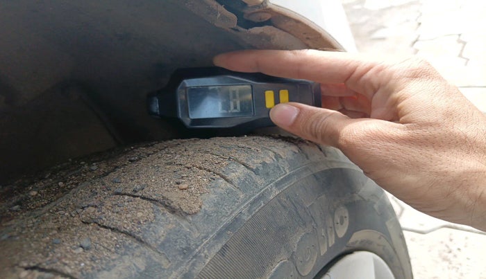 2013 Maruti A Star VXI (ABS) AT, Petrol, Automatic, 1,38,355 km, tyre