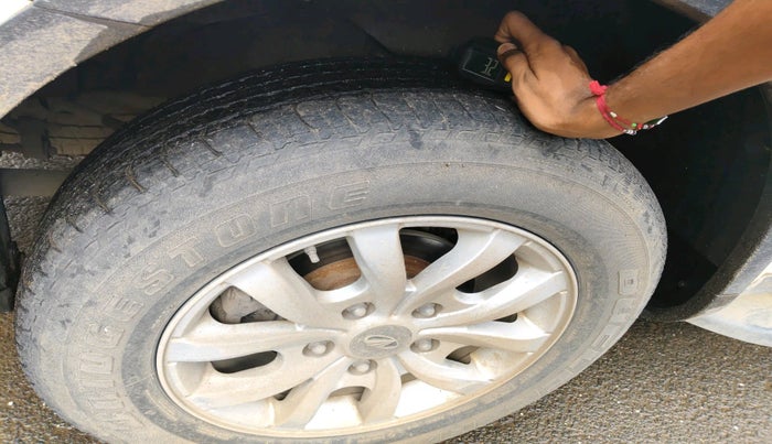 2017 Mahindra XUV500 W9, Diesel, Manual, 96,184 km, tyre