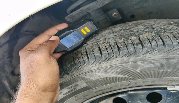 2015 Maruti Swift VDI ABS, Diesel, Manual, 4,06,483 km, tyre