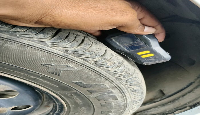 2015 Maruti Swift VDI ABS, Diesel, Manual, 4,06,483 km, tyre