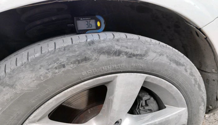 2012 Volkswagen Passat HIGHLINE DSG, Diesel, Automatic, 1,21,319 km, tyre