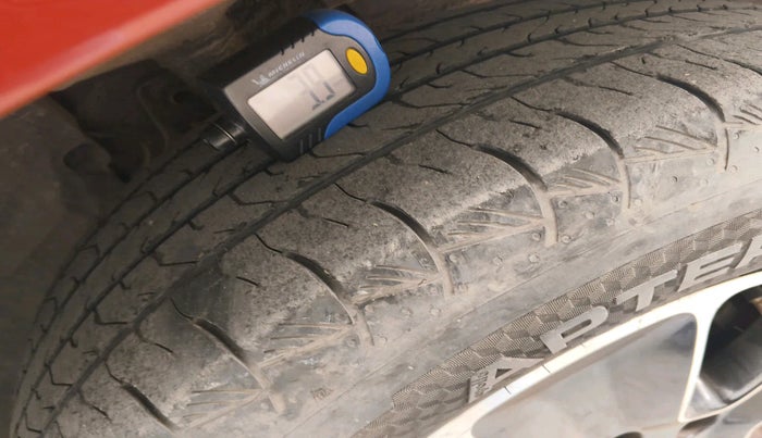 2017 Renault Duster 85 PS RXS MT DIESEL, Diesel, Manual, 1,14,689 km, tyre