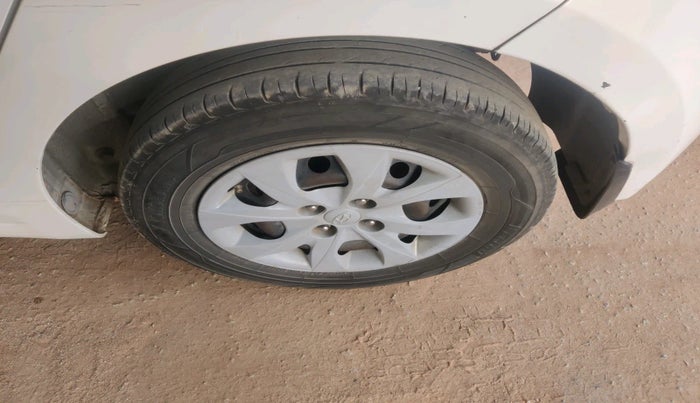 2017 Hyundai Elite i20 SPORTZ 1.4 CRDI, Diesel, Manual, 2,60,447 km, tyre