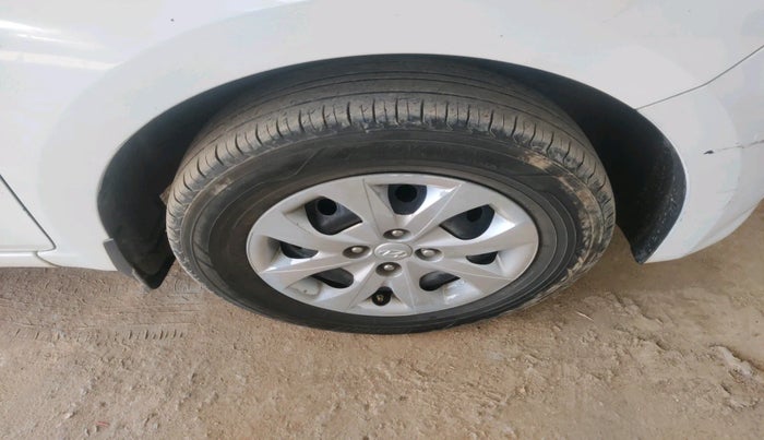 2017 Hyundai Elite i20 SPORTZ 1.4 CRDI, Diesel, Manual, 2,60,447 km, tyre