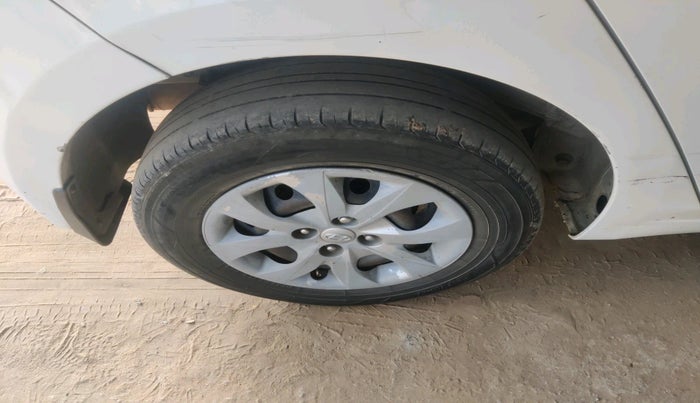 2017 Hyundai Elite i20 SPORTZ 1.4 CRDI, Diesel, Manual, 2,60,447 km, tyre