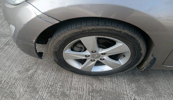 2013 Hyundai New Elantra 1.8 SX MT VTVT, Petrol, Manual, 1,35,786 km, tyre