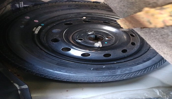 2016 Maruti Swift VXI, Petrol, Manual, 25,950 km, tyre