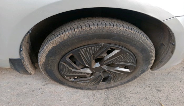 2016 Maruti Swift VXI, Petrol, Manual, 25,950 km, tyre