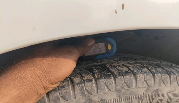 2015 Honda City 1.5L I-VTEC SV CVT, Petrol, Automatic, 1,99,585 km, tyre