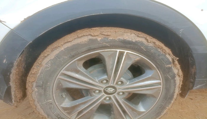 2017 Hyundai Creta SX PLUS AT 1.6 DIESEL, Diesel, Automatic, 1,98,567 km, tyre