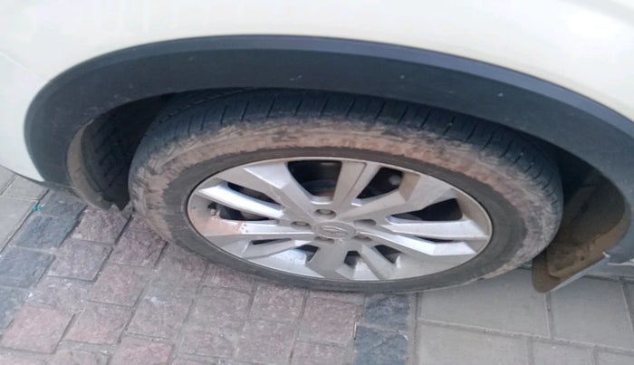 2021 Mahindra XUV300 W8 1.2 PETROL, Petrol, Manual, 35,703 km, tyre