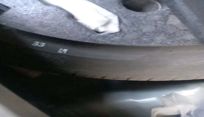 2021 Mahindra XUV300 W8 1.2 PETROL, Petrol, Manual, 35,703 km, tyre