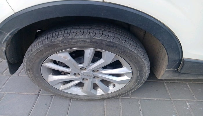 2021 Mahindra XUV300 W8 1.2 PETROL, Petrol, Manual, 35,703 km, tyre