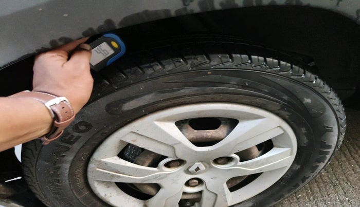 2015 Renault Kwid RXL, Petrol, Manual, 1,07,489 km, tyre