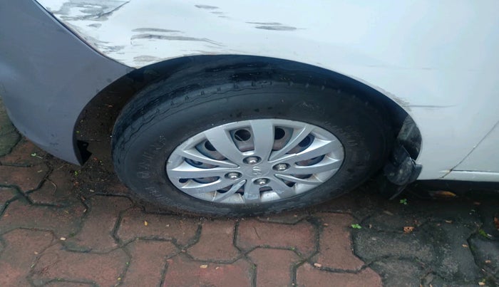 2014 Hyundai i10 SPORTZ 1.1, Petrol, Manual, 90,000 km, tyre