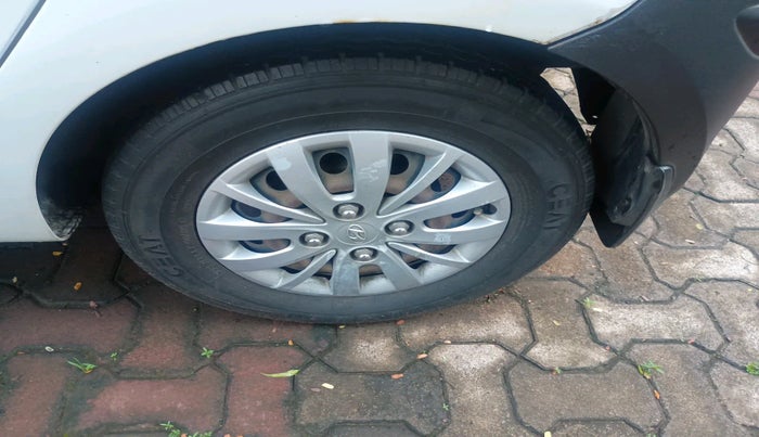 2014 Hyundai i10 SPORTZ 1.1, Petrol, Manual, 90,000 km, tyre