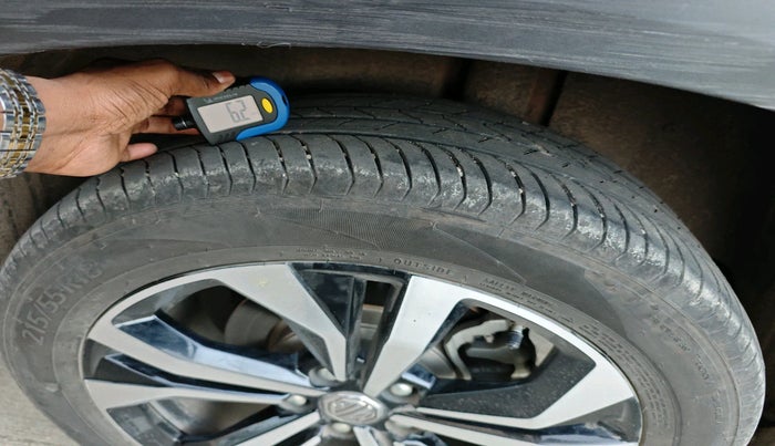 2025 MG HECTOR PLUS SHARP PRO 1.5 PETROL TURBO CVT 7 STR, Petrol, Automatic, 11,428 km, tyre