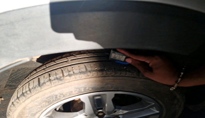 2020 Renault TRIBER RXZ, Petrol, Manual, 27,925 km, tyre