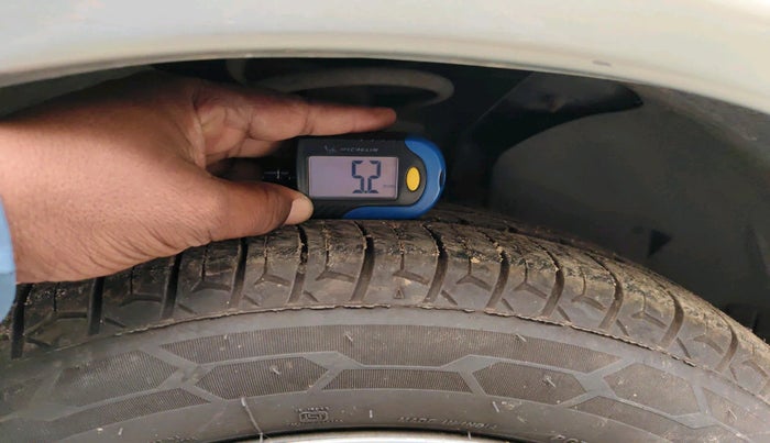 2011 Ford Figo ZXI 1.4 DIESEL, Diesel, Manual, 90,987 km, tyre