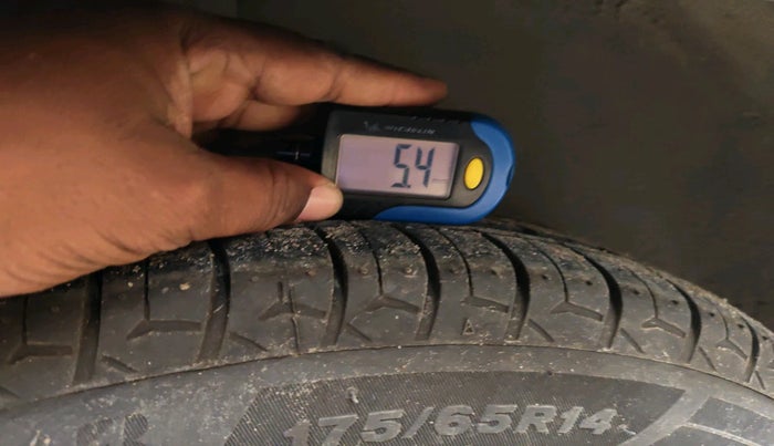 2011 Ford Figo ZXI 1.4 DIESEL, Diesel, Manual, 90,987 km, tyre