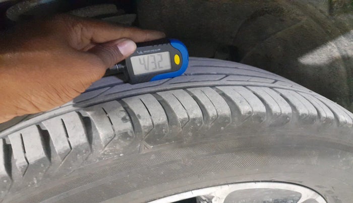 2018 Renault Duster 85 PS RXZ DIESEL, Diesel, Manual, 1,26,854 km, tyre