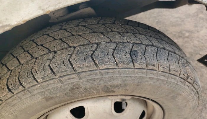 2016 Maruti Eeco 5 STR WITH A/C+HTR, Petrol, Manual, 1,06,494 km, tyre