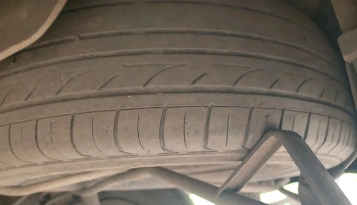 2016 Maruti Eeco 5 STR WITH A/C+HTR, Petrol, Manual, 1,06,494 km, tyre