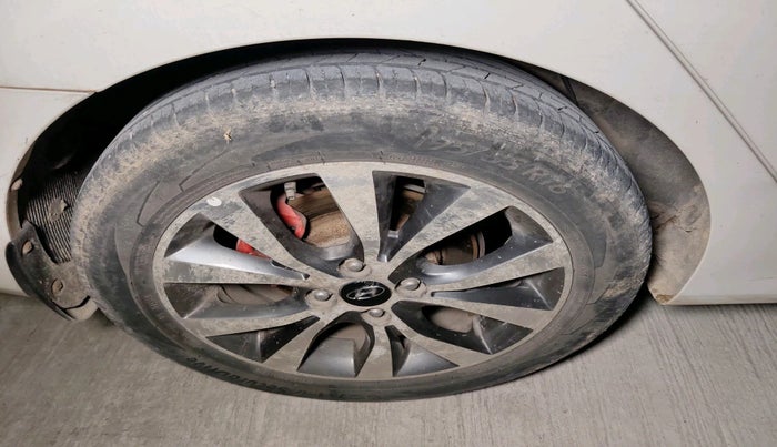 2014 Hyundai Verna FLUIDIC 1.6 CRDI SX OPT, Diesel, Manual, 1,28,130 km, tyre