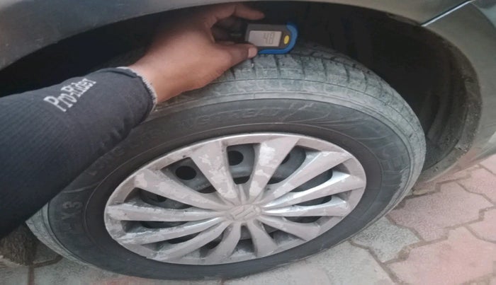 2014 Maruti Swift Dzire VXI, Petrol, Manual, 92,811 km, tyre