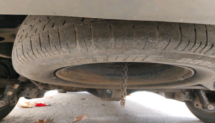 2011 Toyota Innova 2.5 G3, Diesel, Manual, 1,85,495 km, tyre