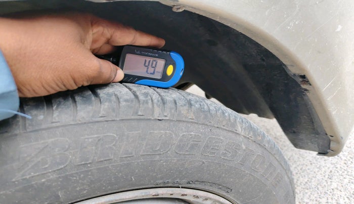 2011 Toyota Innova 2.5 G3, Diesel, Manual, 1,85,495 km, tyre