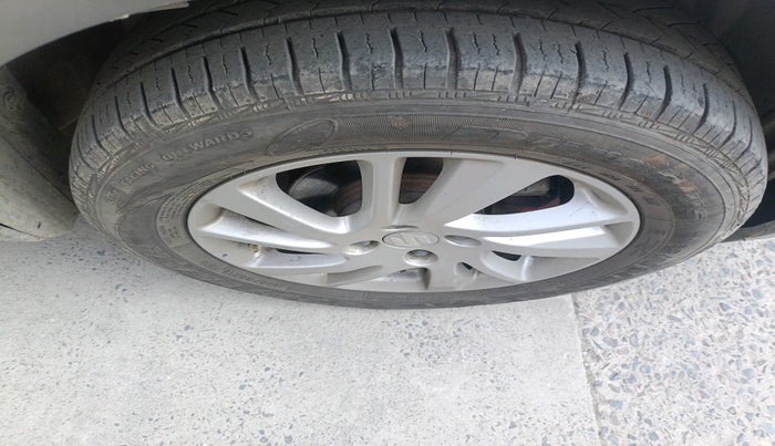2014 Maruti Swift ZXI, Petrol, Manual, 83,163 km, tyre