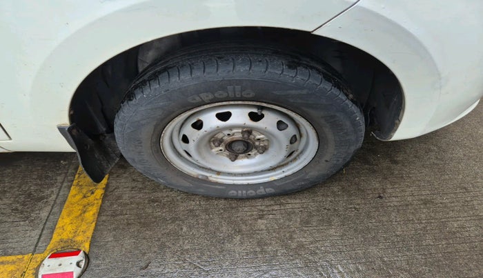 2010 Tata Indica Vista AURA SAFIRE, Petrol, Manual, 1,17,435 km, tyre