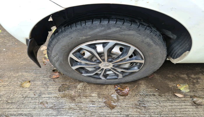 2010 Tata Indica Vista AURA SAFIRE, Petrol, Manual, 1,17,435 km, tyre