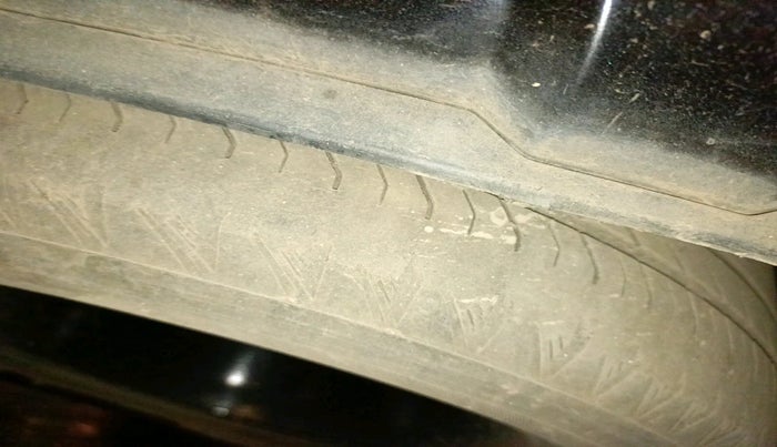 2016 Hyundai Santa Fe 2 WD AT, Diesel, Automatic, 1,33,161 km, tyre