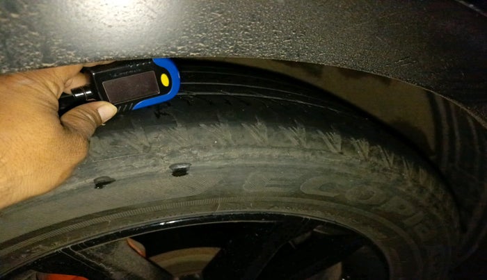 2016 Hyundai Santa Fe 2 WD AT, Diesel, Automatic, 1,33,161 km, tyre