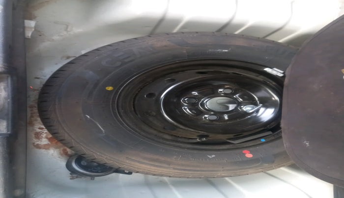 2023 Maruti Alto LXI O, Petrol, Manual, 27,123 km, tyre