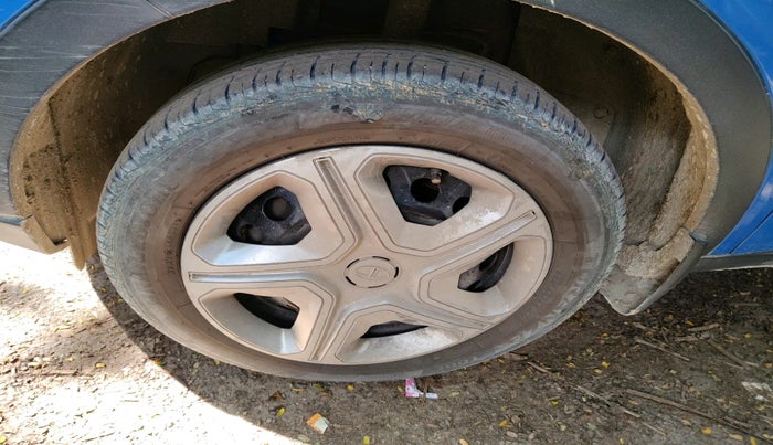 2020 Tata NEXON XM PETROL, Petrol, Manual, 91,303 km, tyre