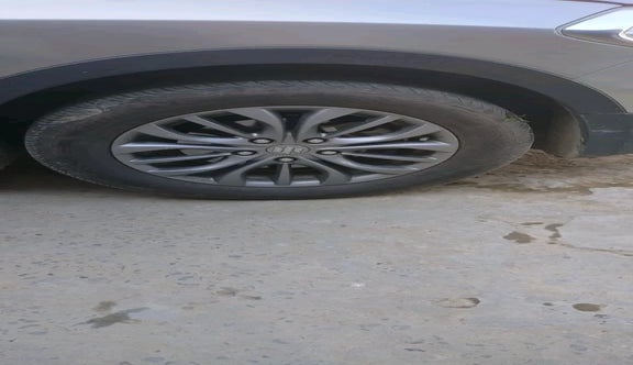 2017 Maruti S Cross ZETA 1.3, Diesel, Manual, 1,47,896 km, tyre